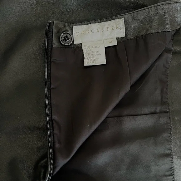 1990’s Doncaster Leather Skirt. - Picture 4 of 4